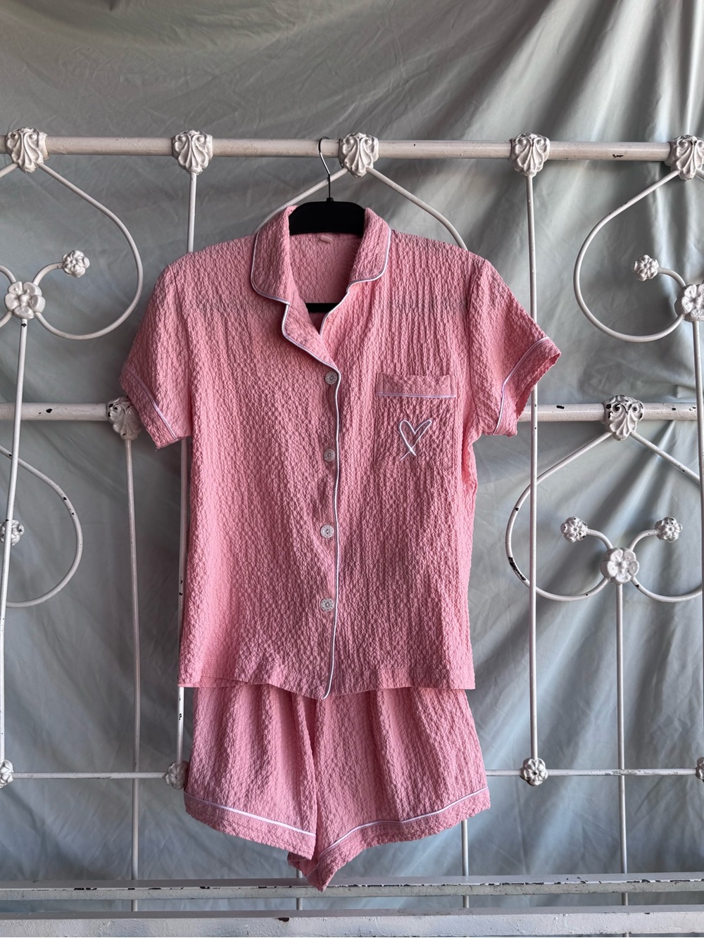 Pink Short-Sleeve Women's Textured Pajama Set with Heart Pocket